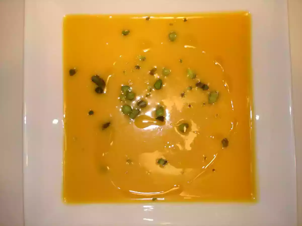 Crema de calabaza con pistachos y jengibre