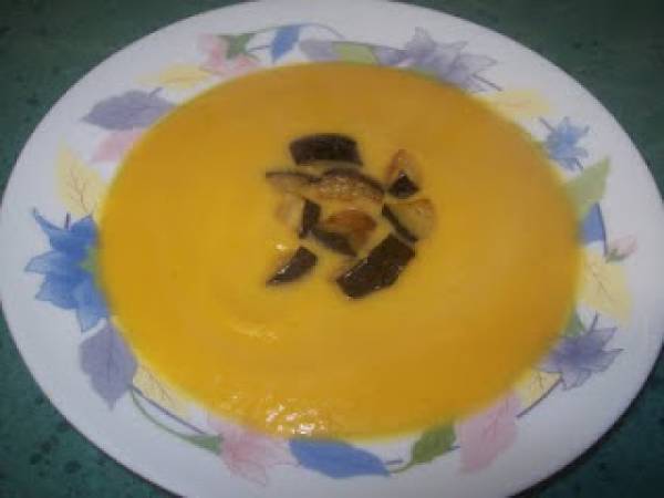 Crema de calabaza con tropezones de berenjena