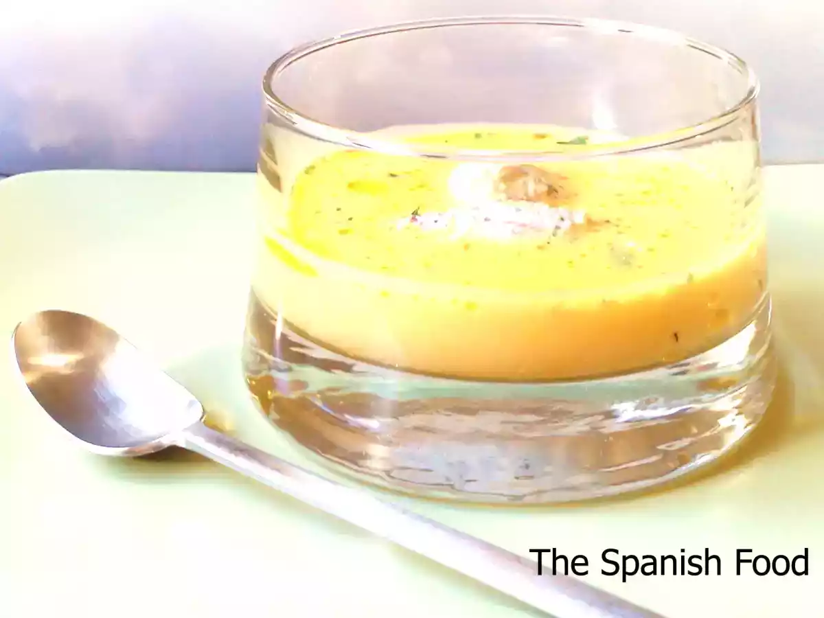 Crema de calabaza y quenelles de nueces y jamón