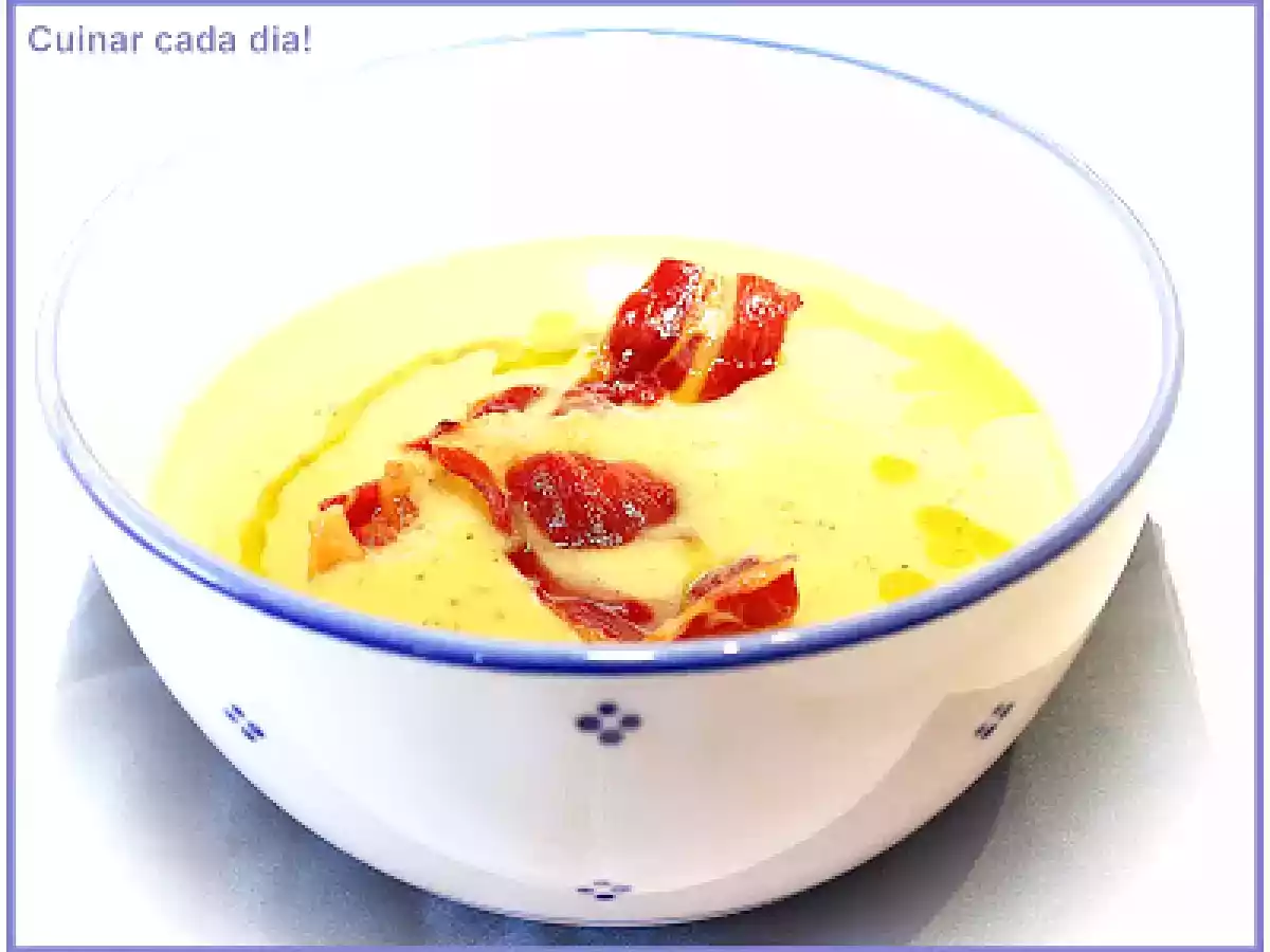 Crema de carbassó i carbassa amb cruixent de pernil ibèric i oli d'alfàbrega