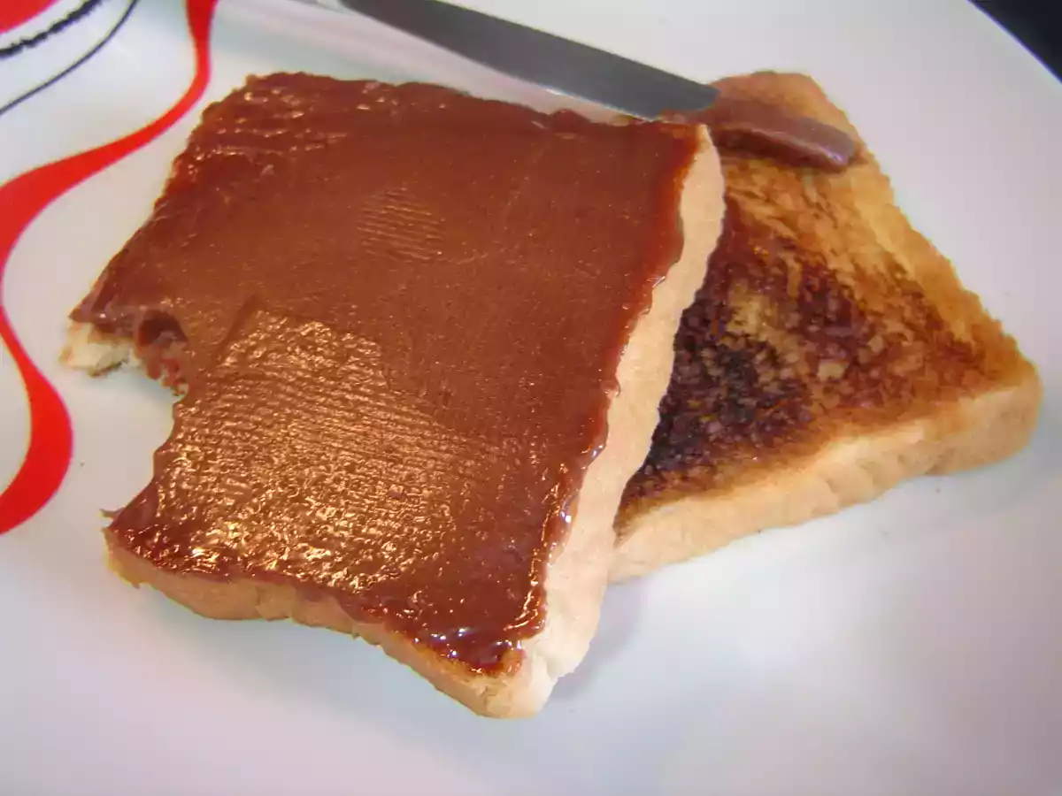 CREMA DE CHOCOLATE Y AVELLANAS (NOCILLA O NUTELLA CASERAS)