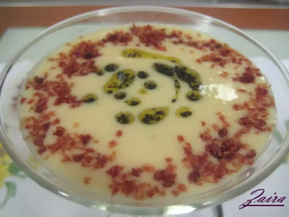 Crema de espárragos con crujiente de jamón y aceite de trufa