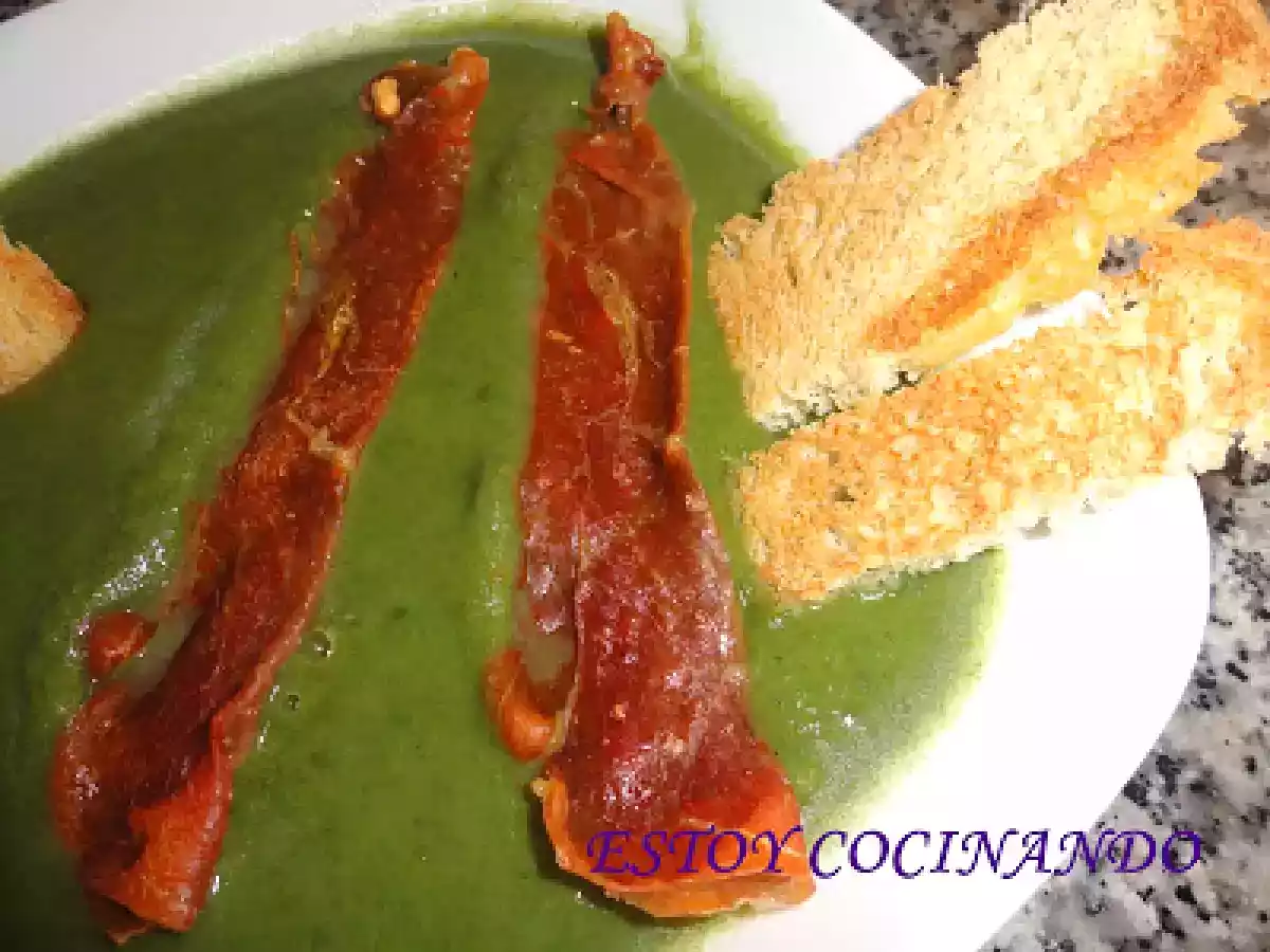 Crema de espinacas con jamón