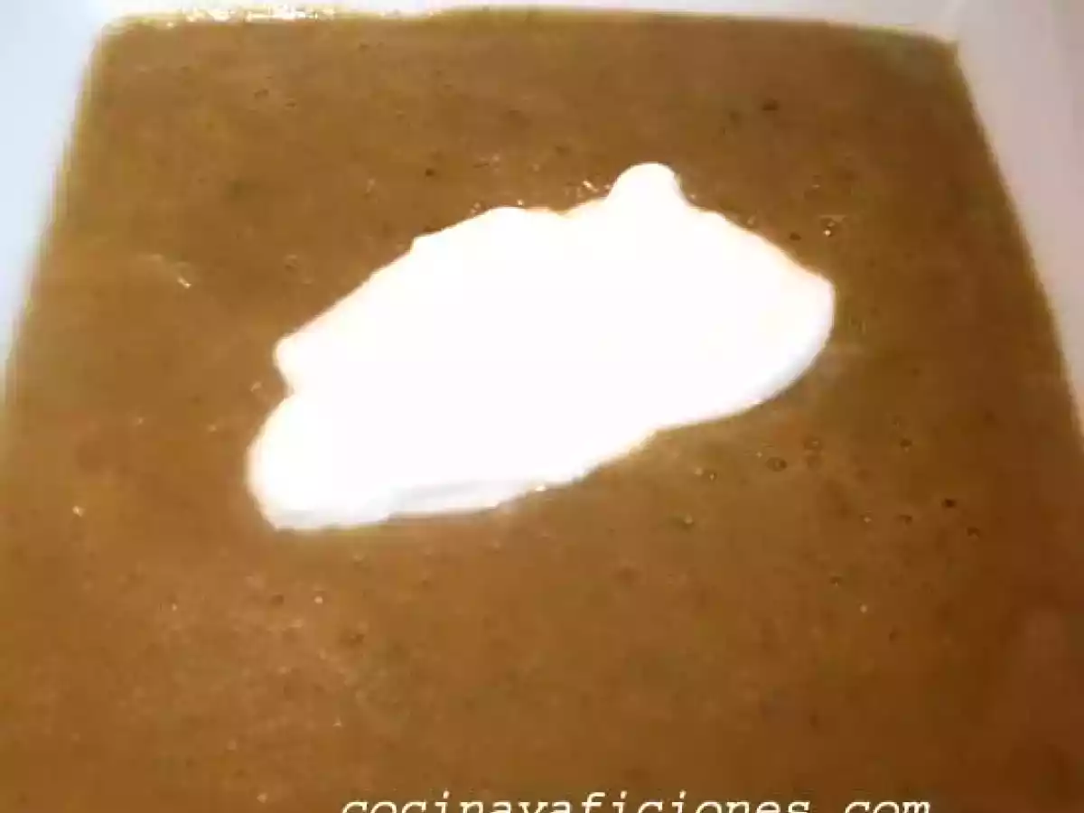 Crema de lentejas, verduras y queso fresco