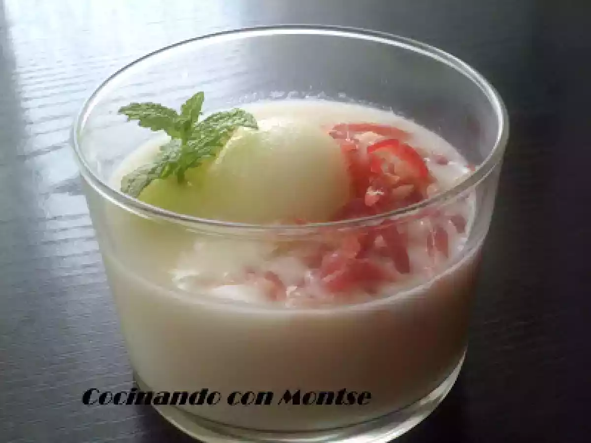 Crema de melón con virutas de jamón