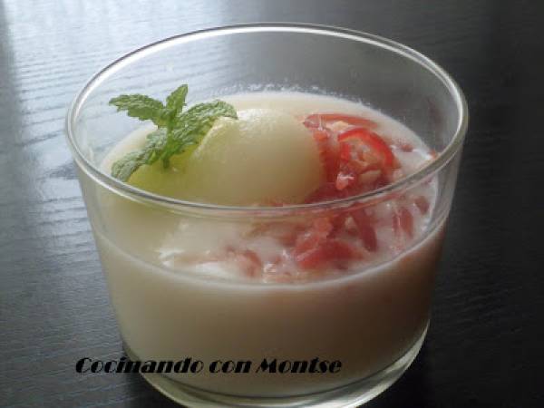 Crema de melón con virutas de jamón