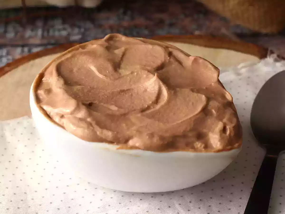 Crema de nata montada sabor Nutella, perfecta para rellenar bizcochos y tortas - foto 2