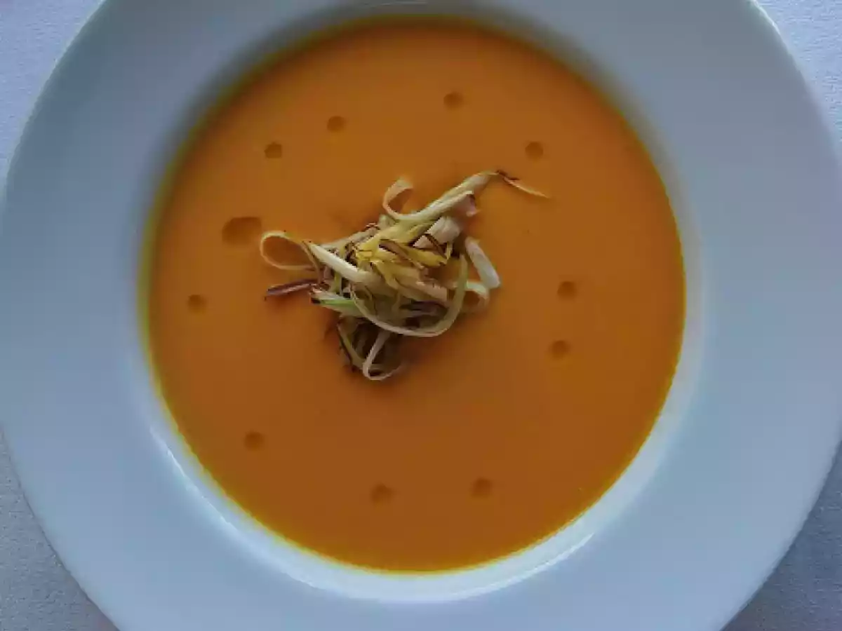 Crema de pastanaga i carbassa amb alls tendres