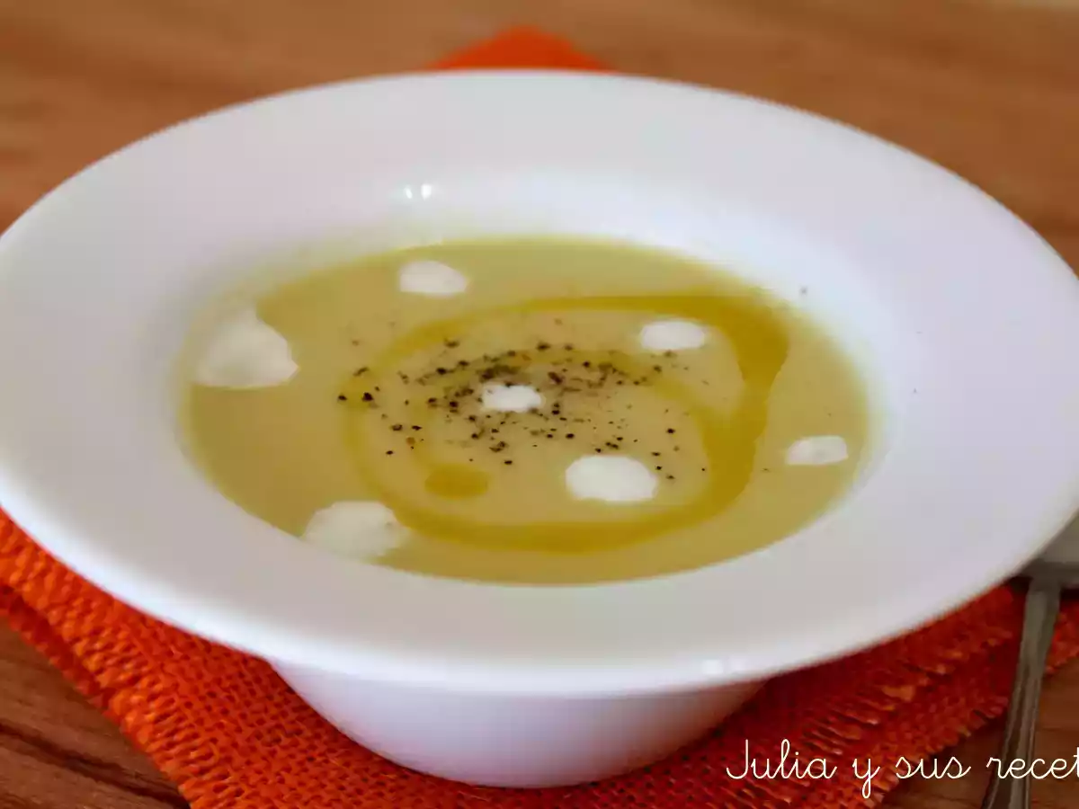 Crema de puerro y patatas suave