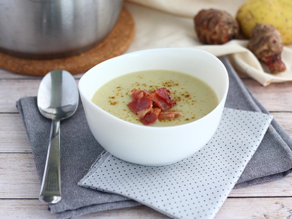 Crema de topinambur, patata y bacon