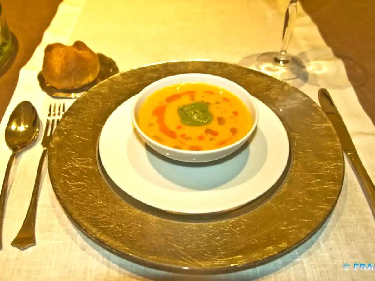 Crema de zanahoria y calabaza con salseado de guisantes
