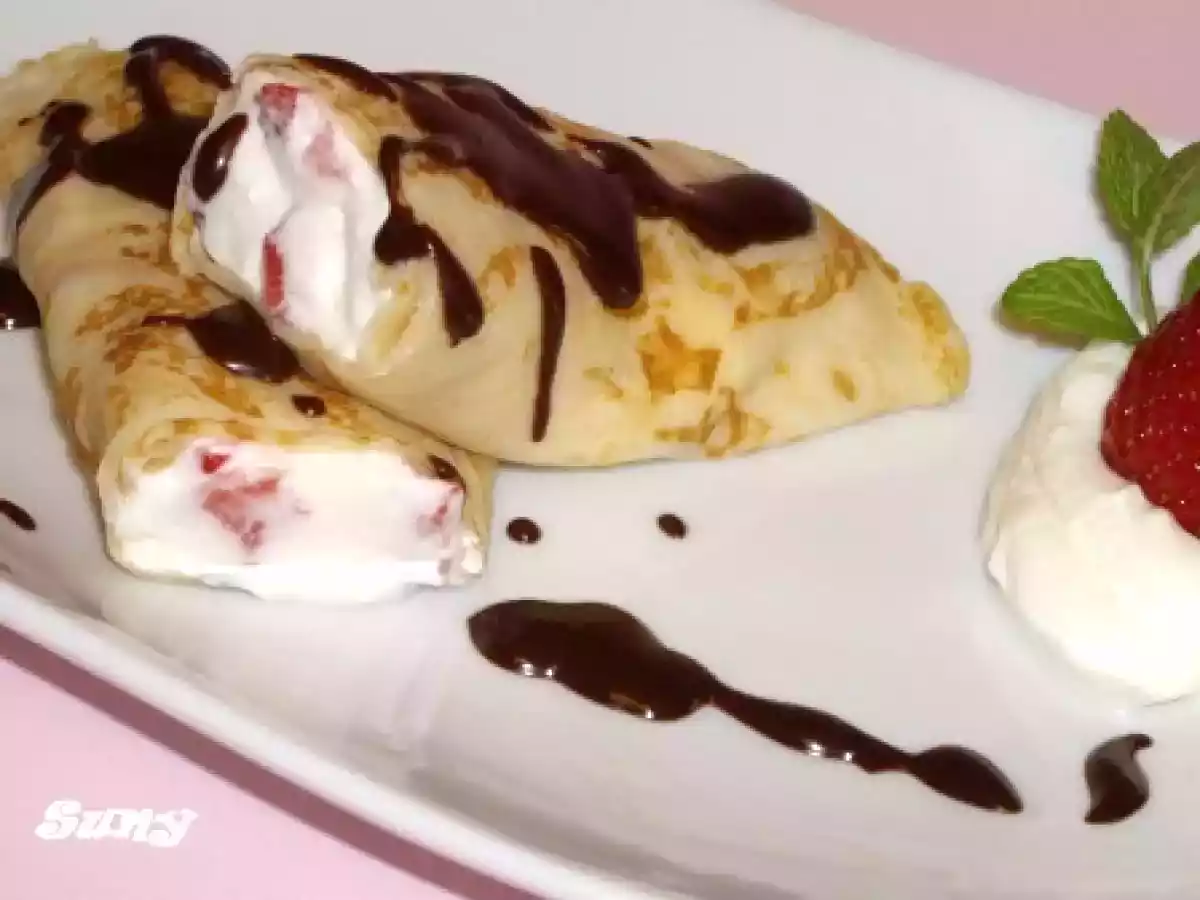 CRÊPES CON NATA FRESAS Y CHOCOLATE
