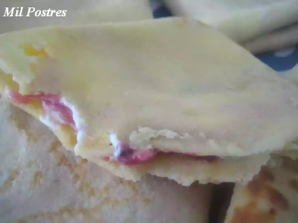 Crepes con queso fresco y mermelada de cerezas - foto 4