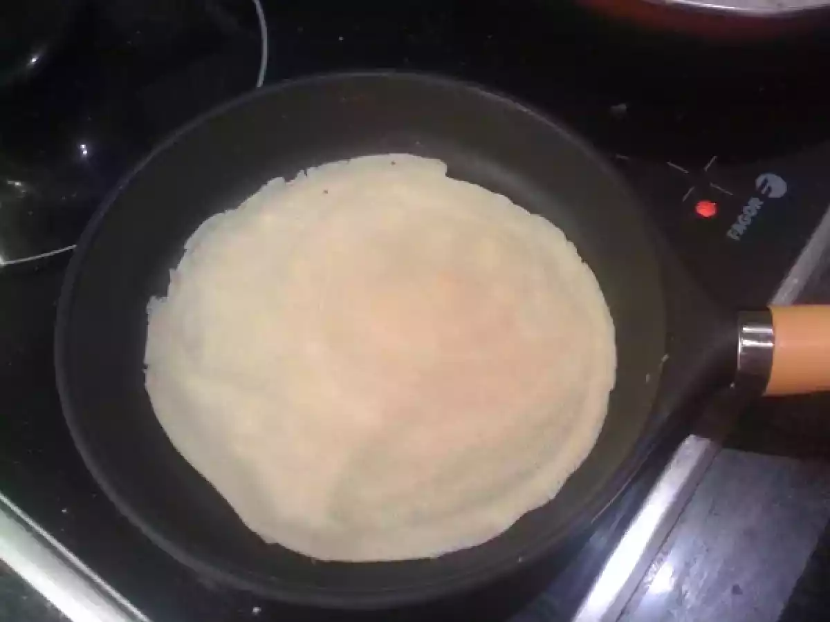 Crepes de Anchoas y champiñones con salsa roquefort - foto 3