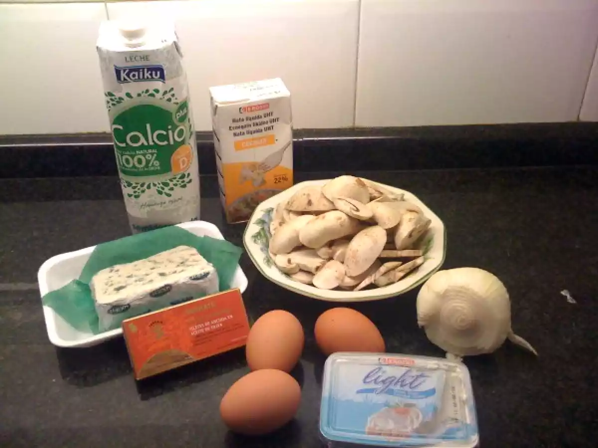 Crepes de Anchoas y champiñones con salsa roquefort - foto 8