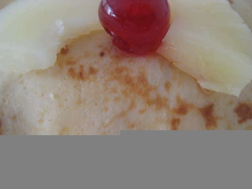 Crepes de crema y frutas con coulis de frutas rojas, foto 1