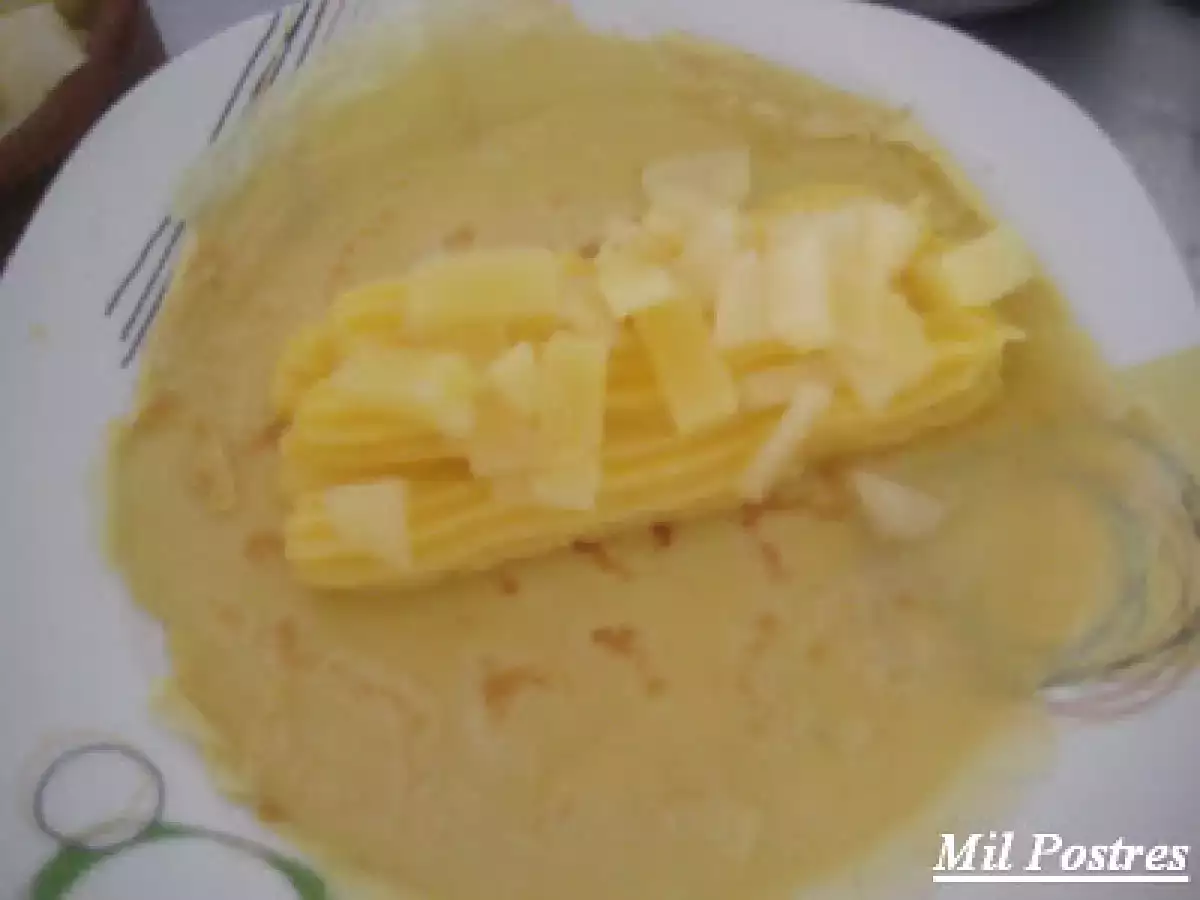 Crepes de crema y frutas con coulis de frutas rojas - foto 5