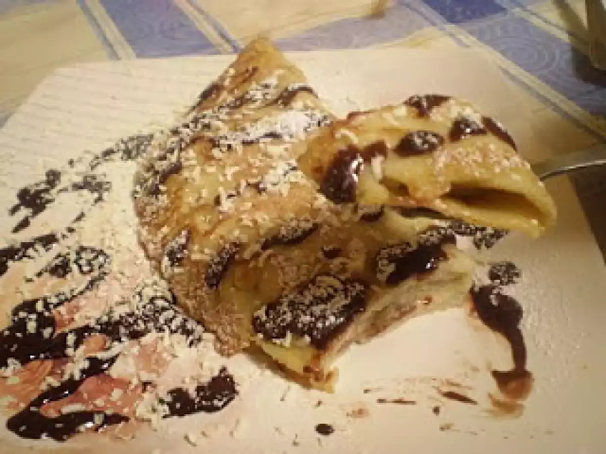 Crepes nevados al chocolate rellenos de crema de horchata