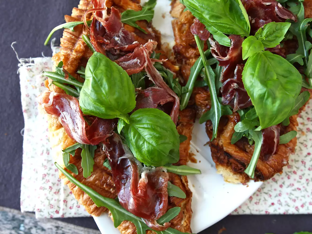 Croffle, el croissant estilo gofre con mermelada de higo, queso de cabra y jamón ibérico - foto 2