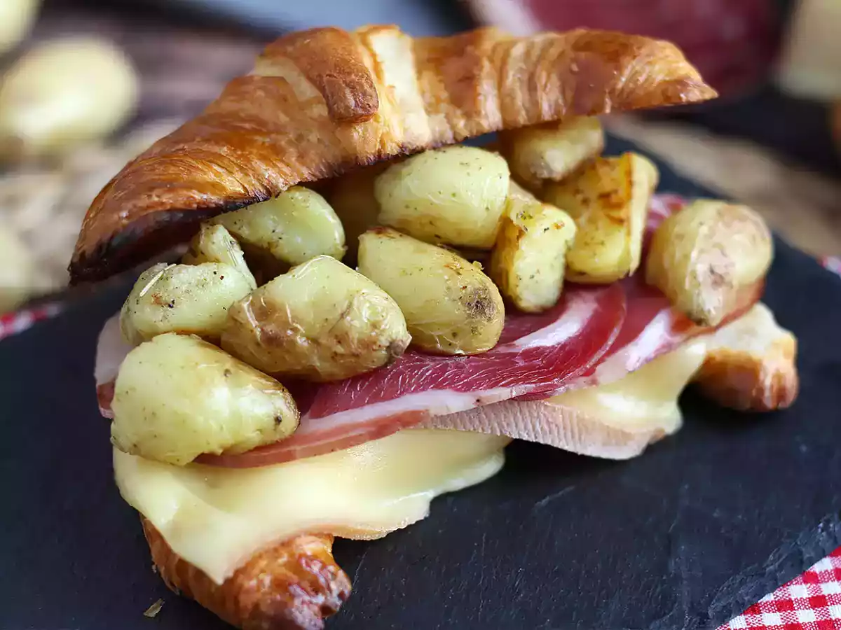 Croissant con queso raclette y patata para un brunch gourmet - foto 5