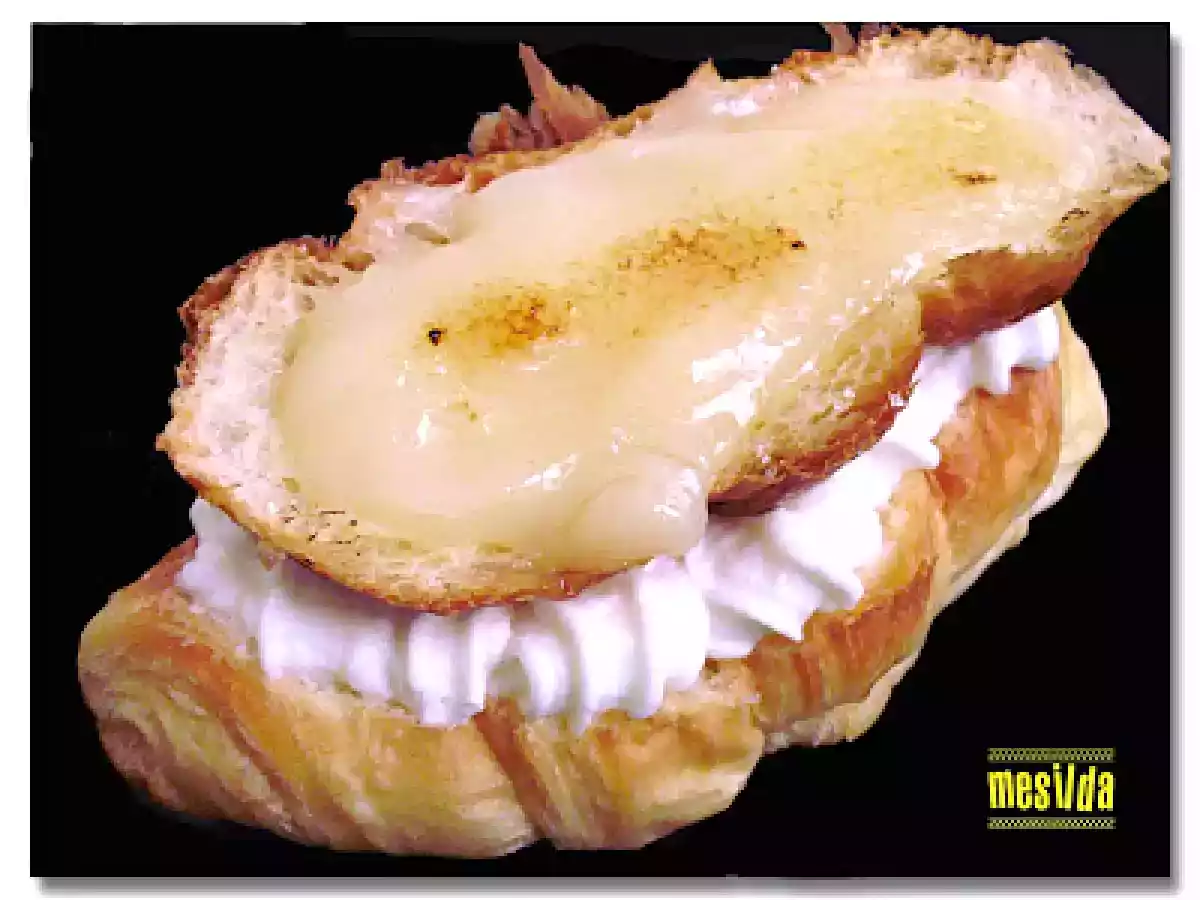 CROISSANTS DE CREMA Y NATA