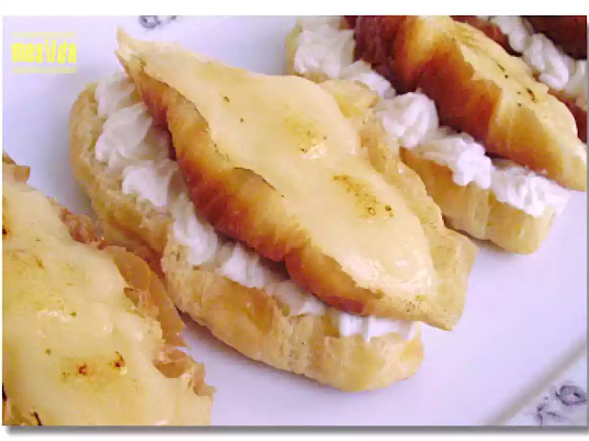 CROISSANTS DE CREMA Y NATA - foto 2