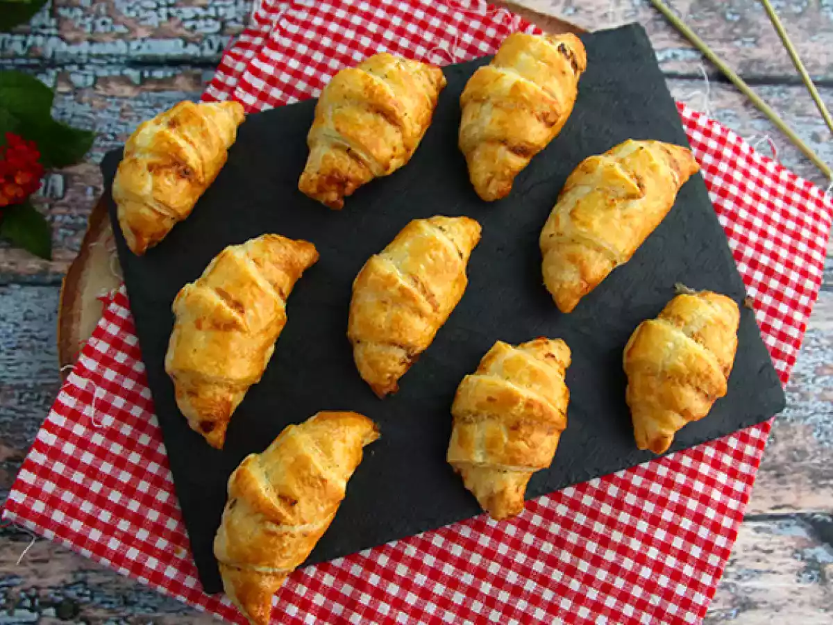 Croissants de jamón cocido y queso crema