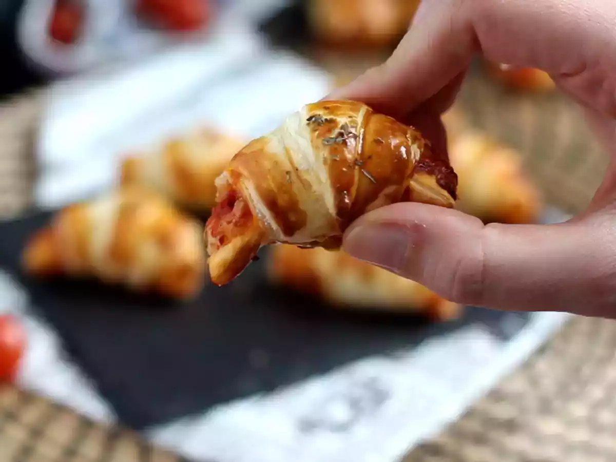 Croissants pizza de jamón y queso - foto 6
