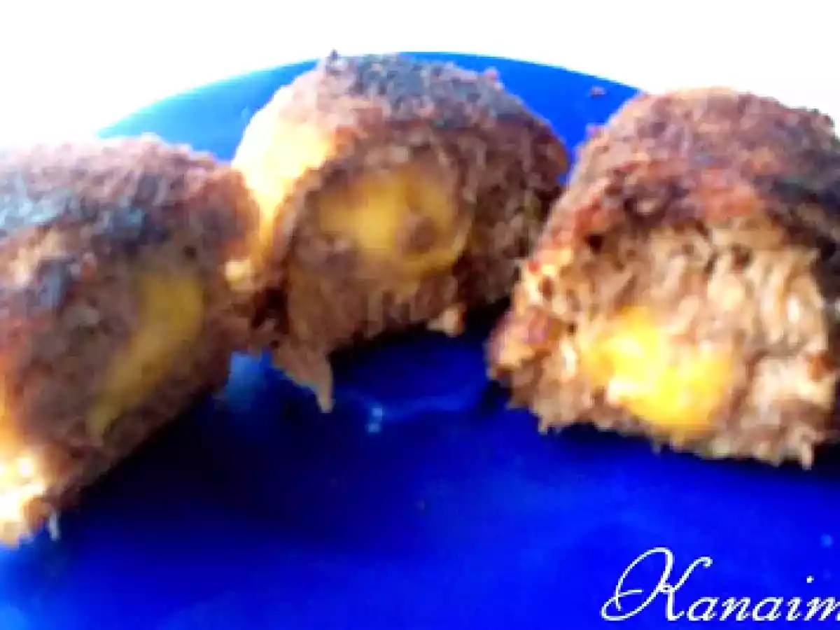Croquetas de atún rellenas de queso amarillo