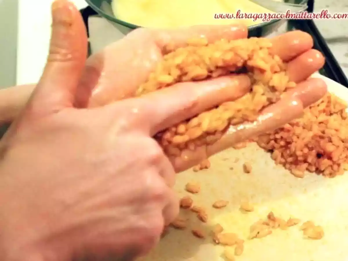 Croquetas de risotto con sofrito de carne y corazón de mozzarella - foto 2