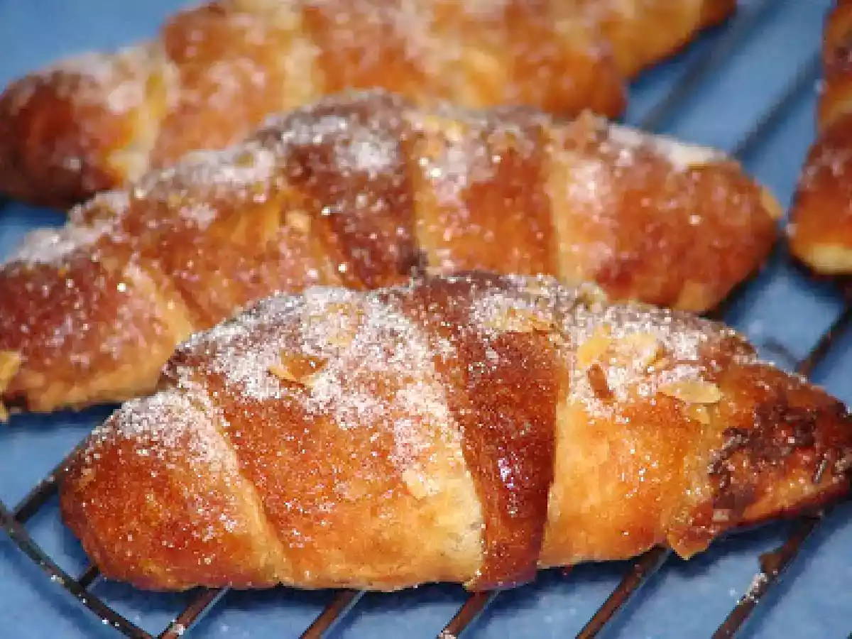 CRUASANES RELLENOS DE CABELLO DE ANGEL