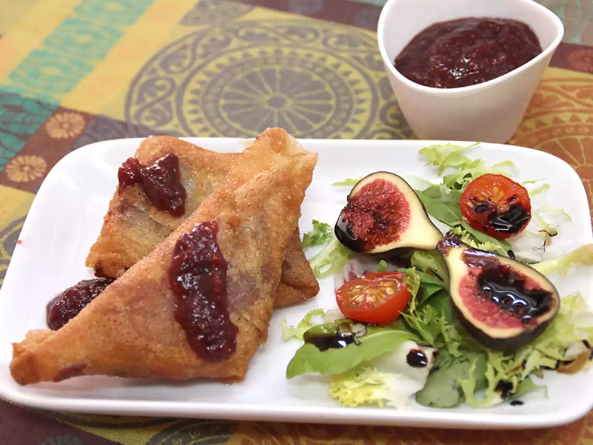 Crujiente de confit de pato con salsa de higos