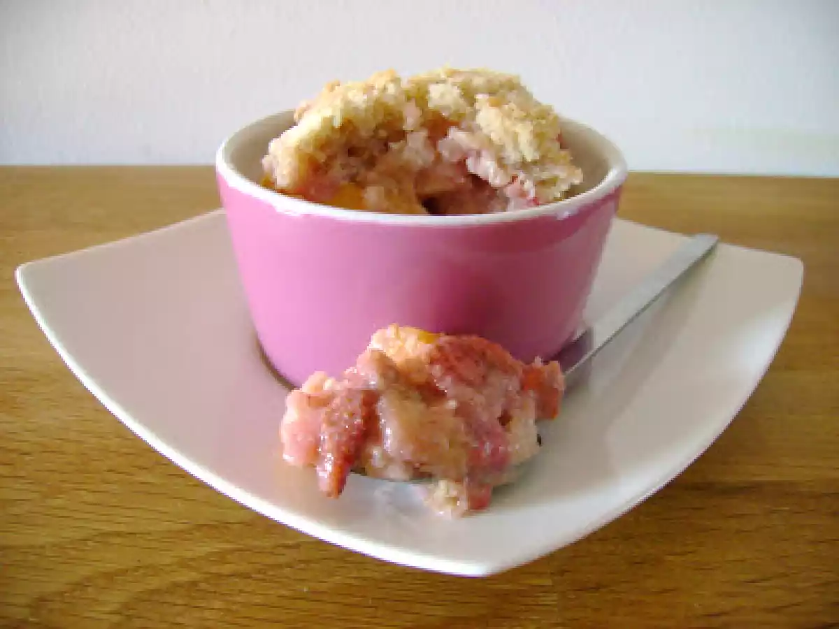 Crumble de duraznos y frutillas (Peach & Strawberry Crumble)