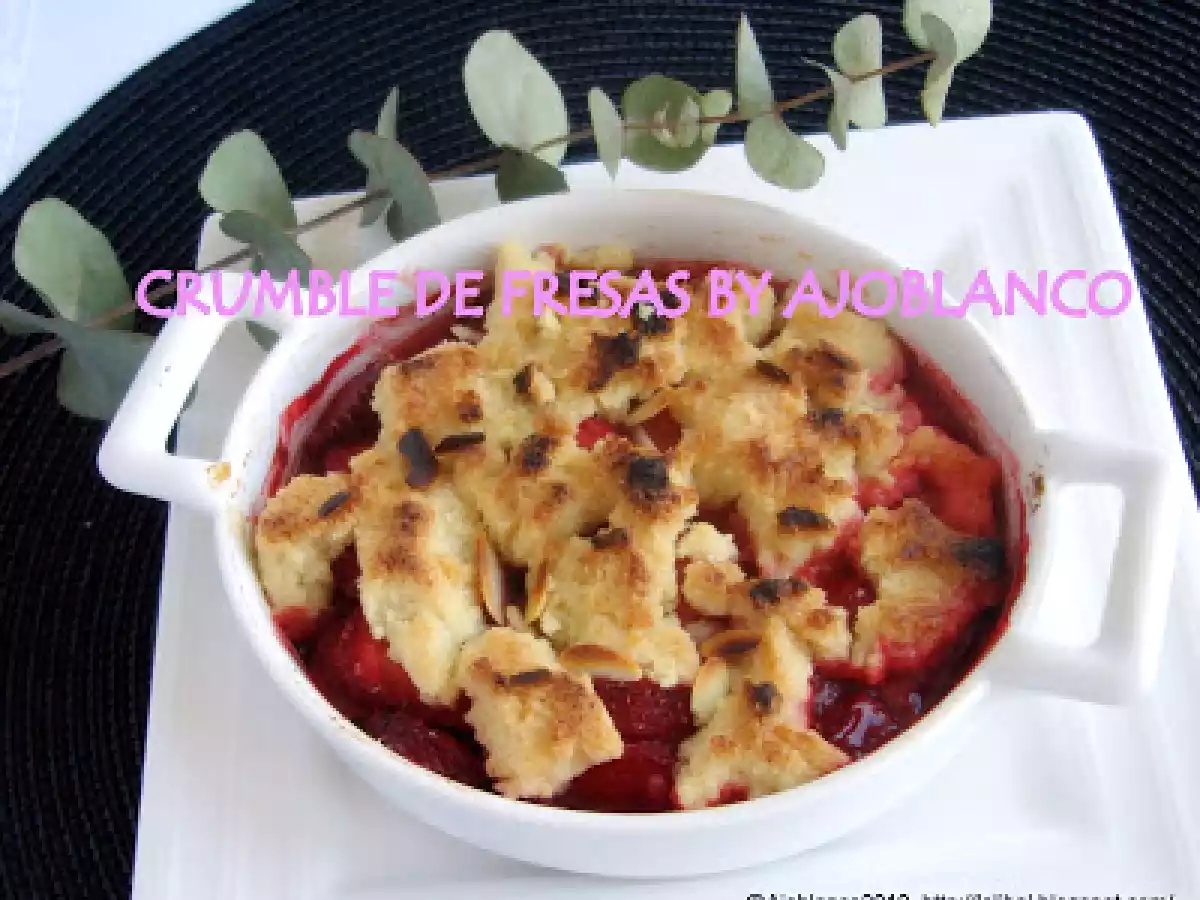 Crumble de fresas con almendras y agradable visita