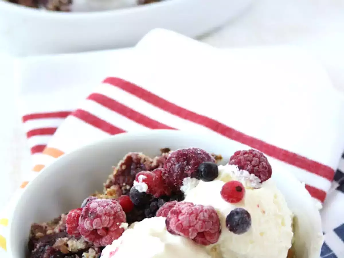 Crumble de frutos rojos con helado mascarpone - foto 2