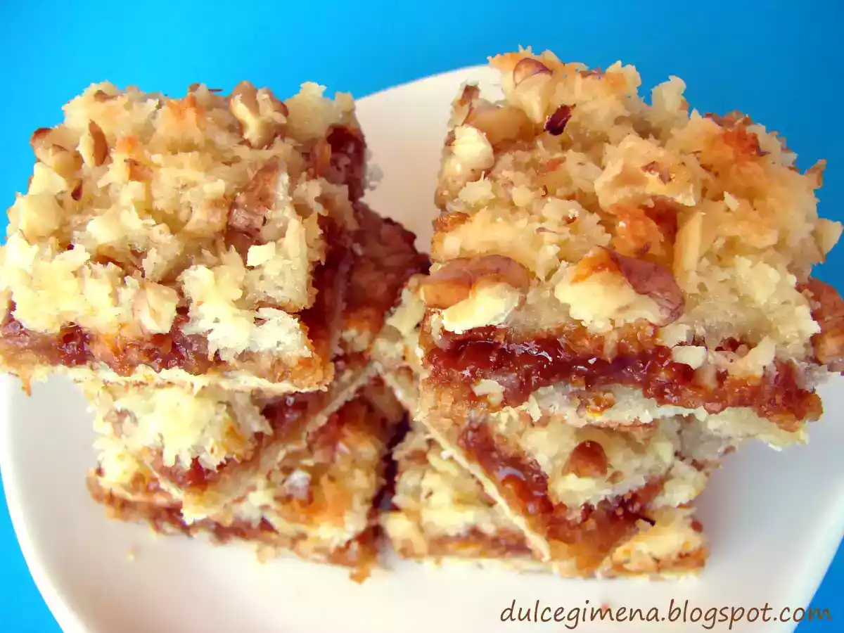 Cuadrados crocantes de dulce de leche, coco y nuez