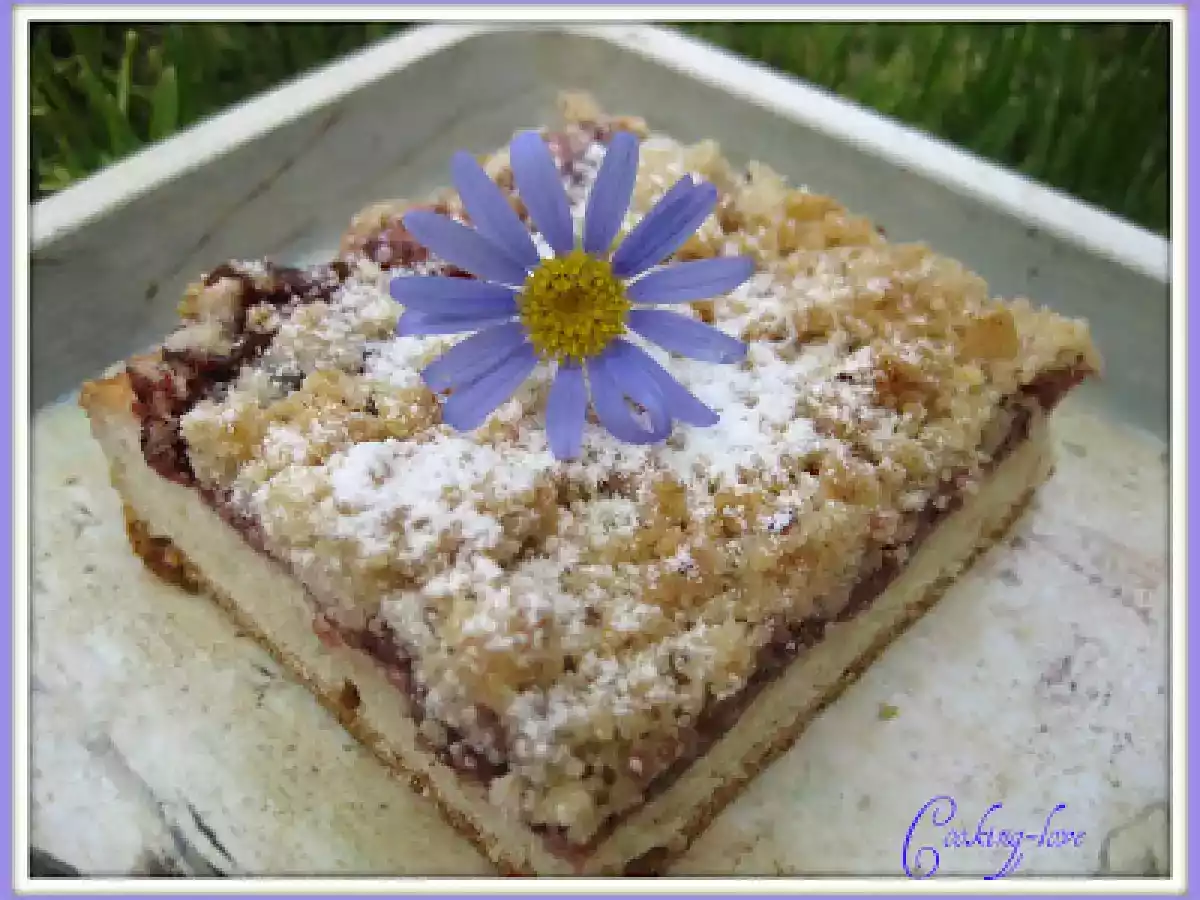 Cuadrados de mermelada y streusel de almendras.