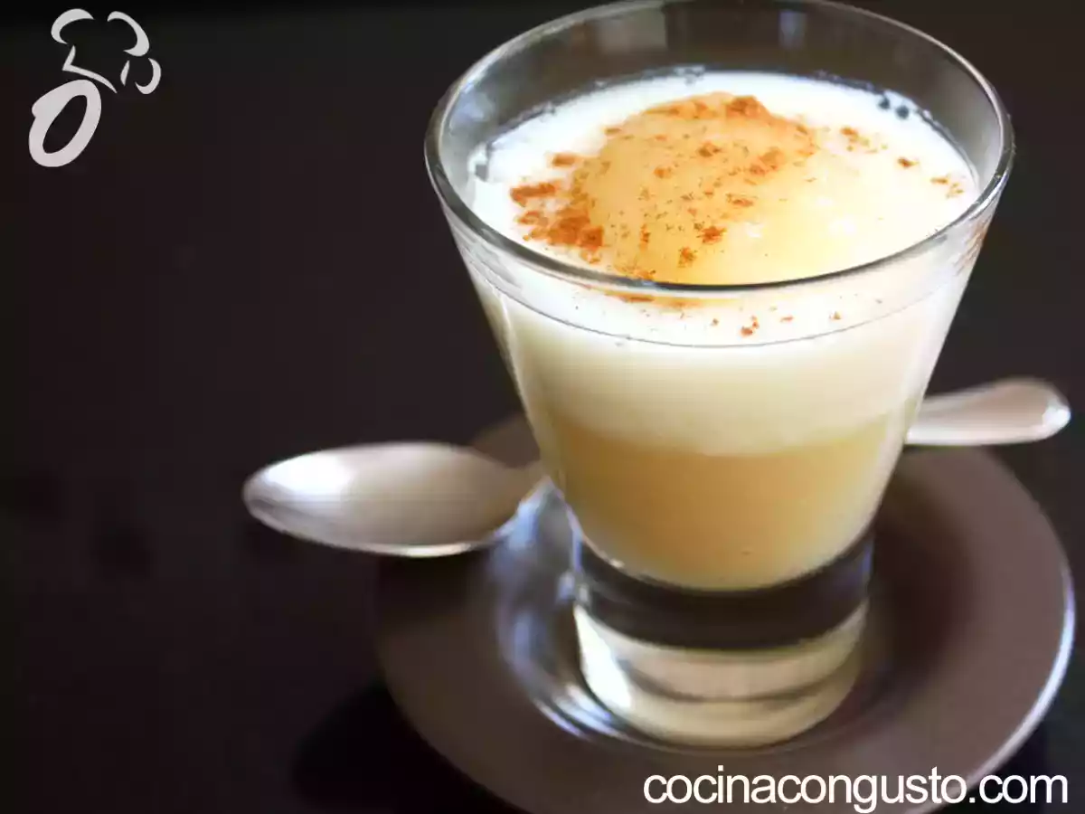 Cuajada con compota de pera