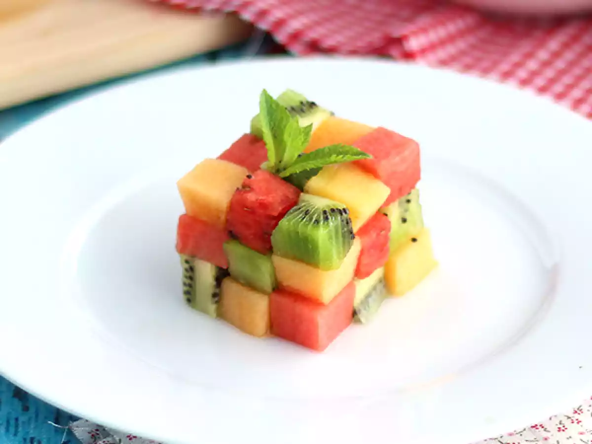 Cubo de rubik de fruta, ensalada de frutas con estilo