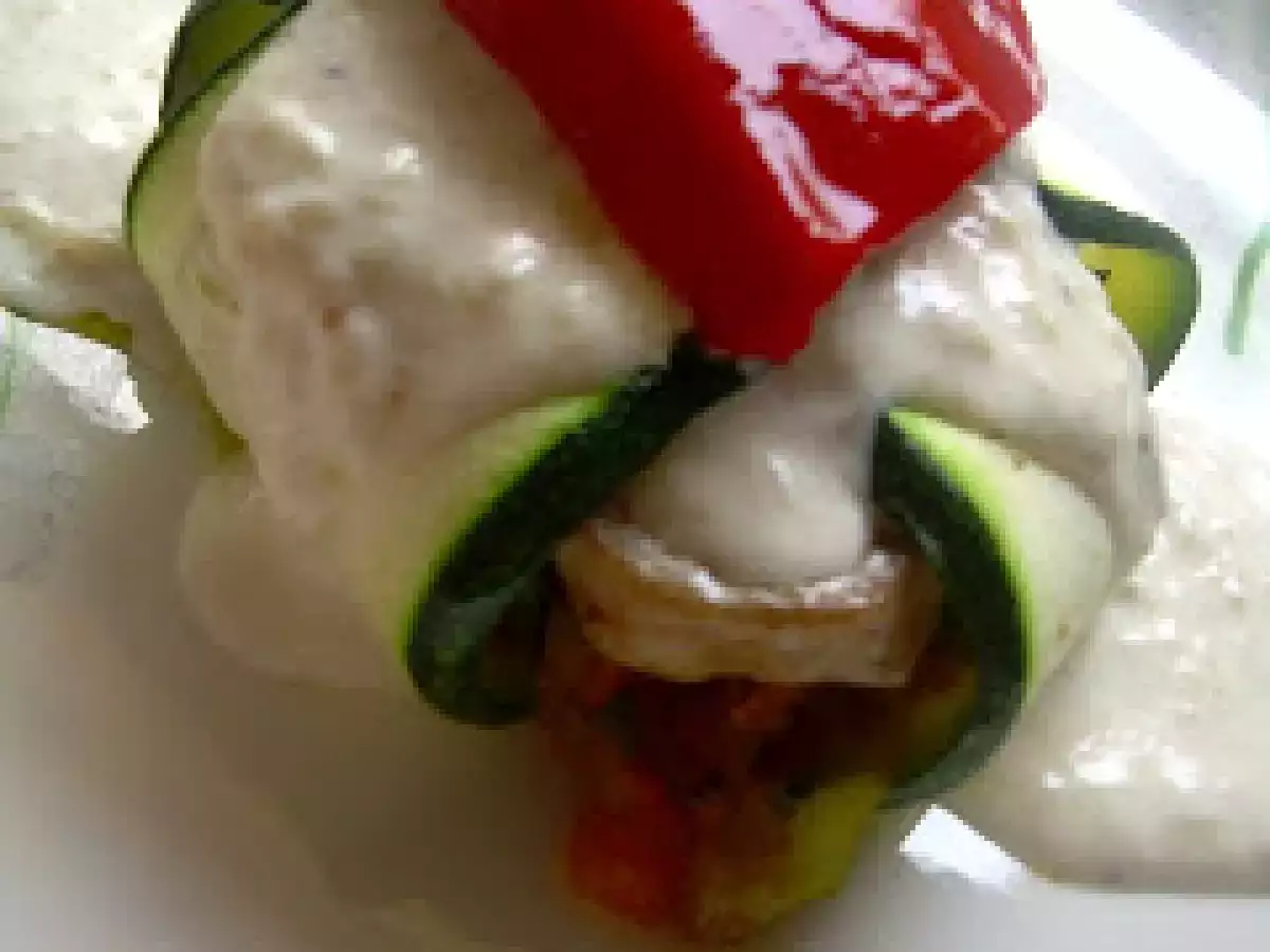 Cubos de calabacín con salsa de queso