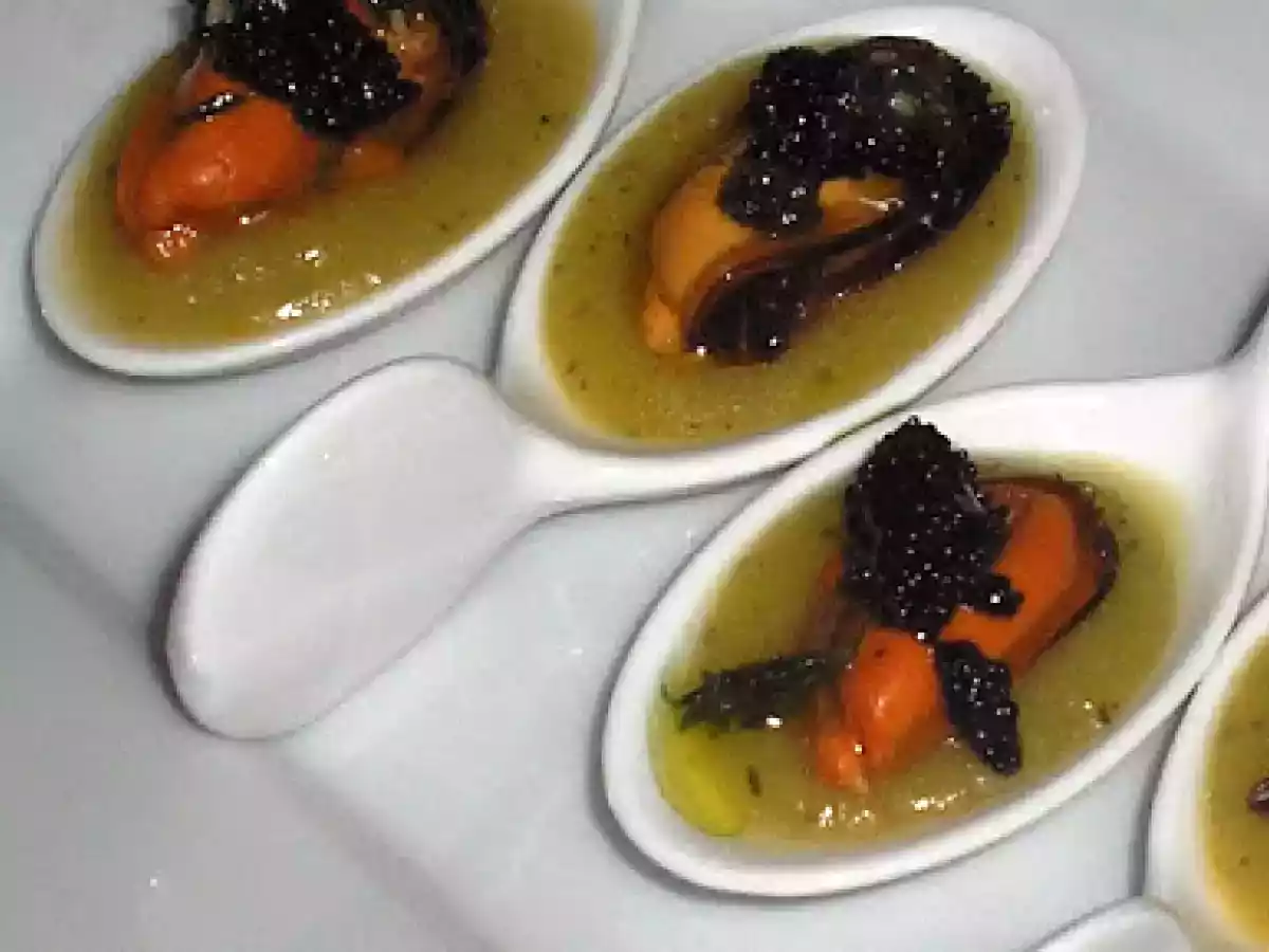 CUCHARILLAS DE MEJILLONES, DOS VERSIONES