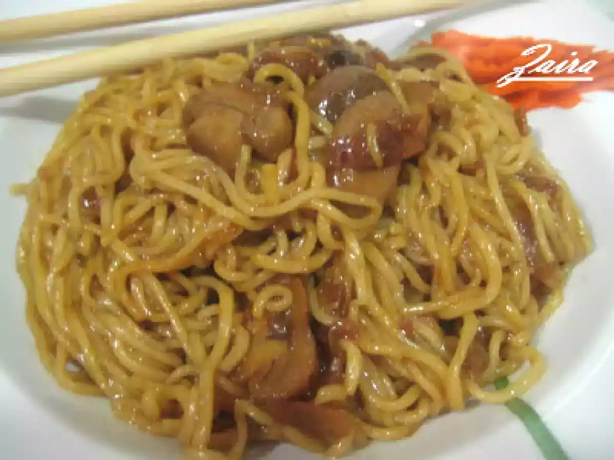 Cucharitas de pasta con champiñones, bacon y cebolla confitada - foto 3