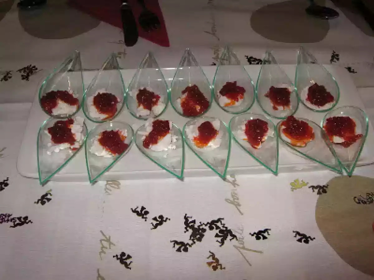 Cucharitas de queso de cabra con pimientos confitados