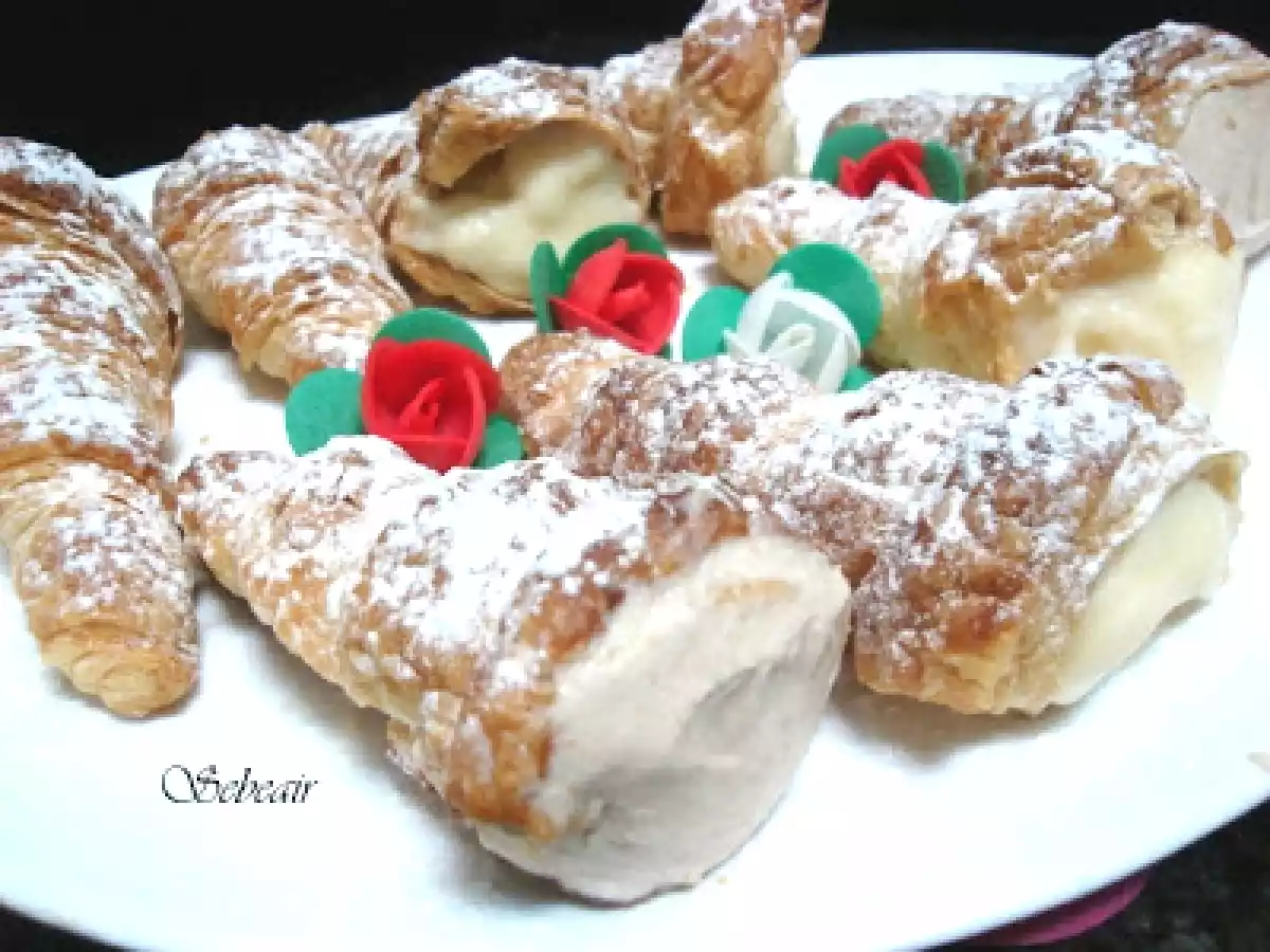CUCURUCHOS RELLENOS DE CREMA PASTELERA Y DE NATA DE CREMA DE CASTAÑAS - foto 2