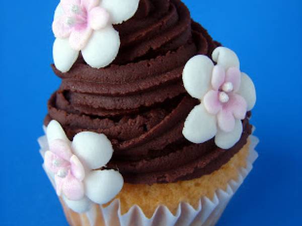 Cupcake toffee de almendras con frosting de chocolate