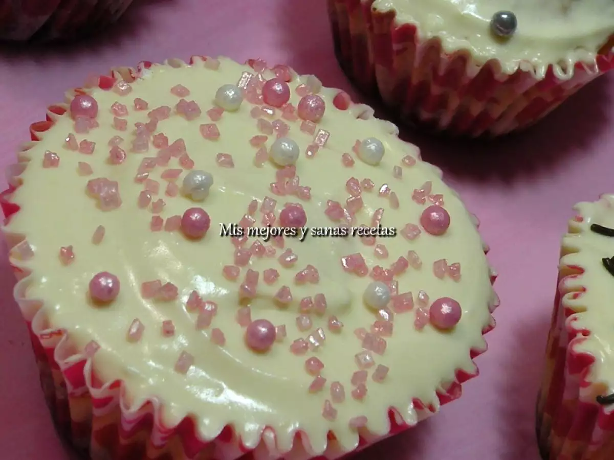 Cupcakes con mermelada de cereza.