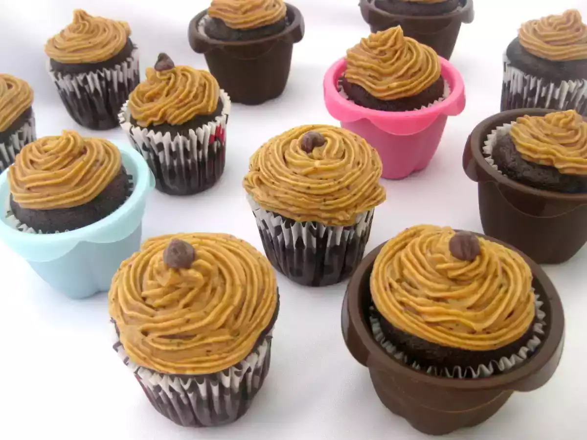 Cupcakes de chocolate con buttercream de moca (con y sin thermomix)