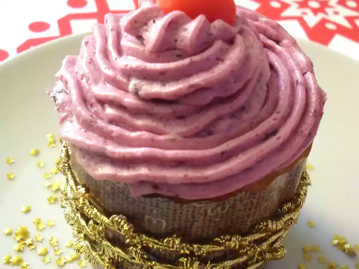 cupcakes de leche condensada y frosting de arándanos - foto 2