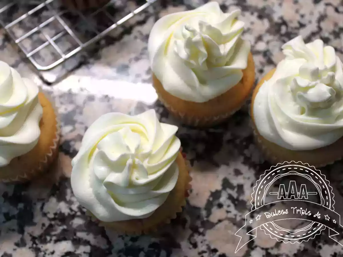Cupcakes de Vainilla con crema de queso - foto 2