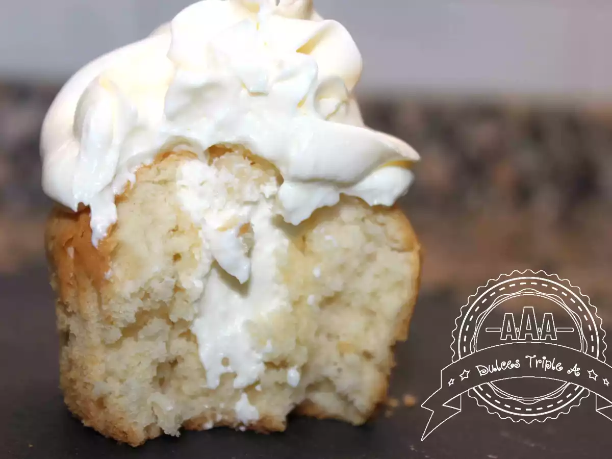 Cupcakes de Vainilla con crema de queso - foto 3